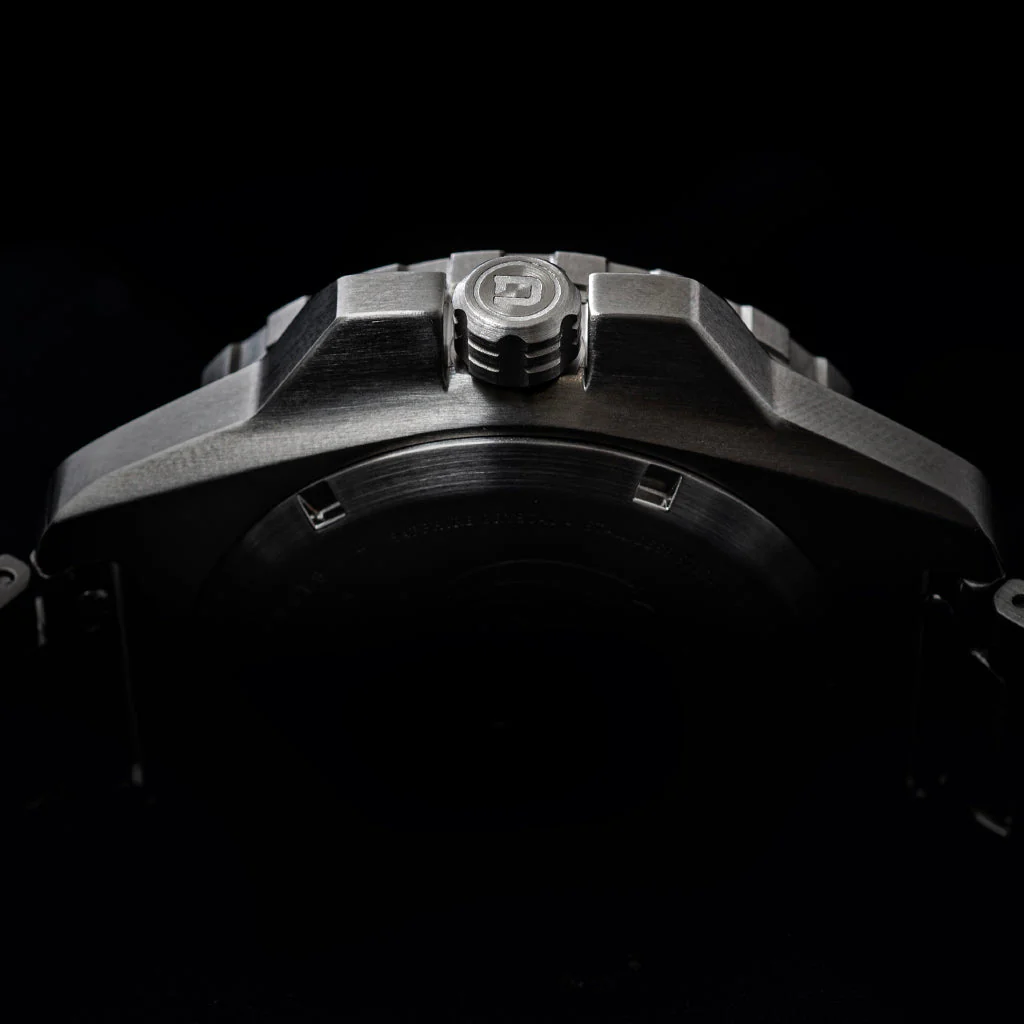 DV-02 - AUTOMATIC DIVE WATCH WITH METAL BRACELET - Image 6