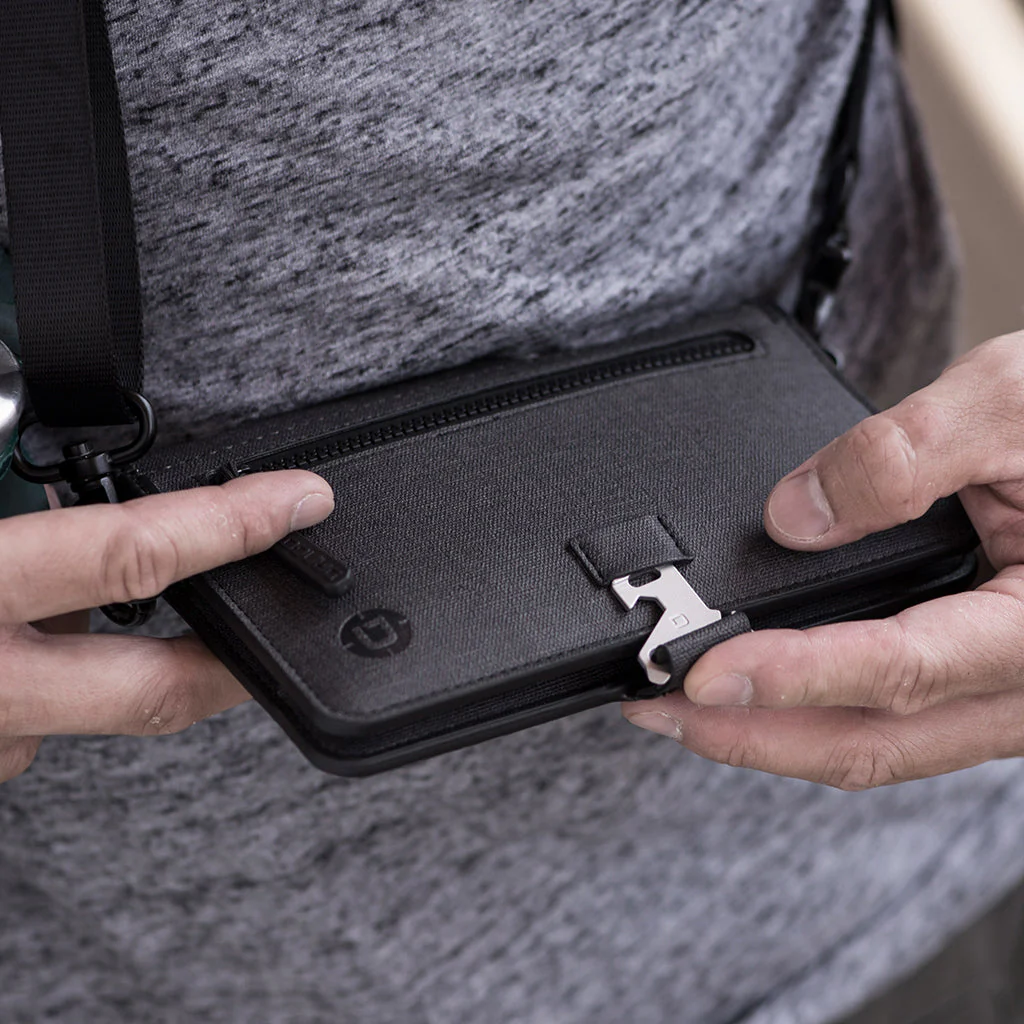 P02 PIONEER™ TRAVEL WALLET - Image 13