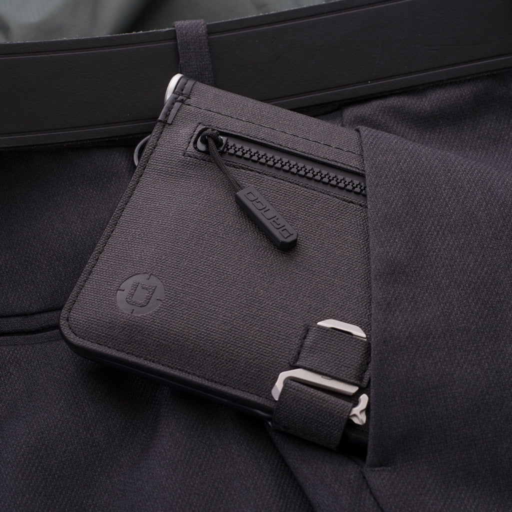 P02 PIONEER™ TRAVEL WALLET - Image 18